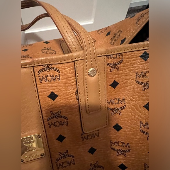 MCM Large Reversible Liz Shopper in Visetos - Picture 10 of 17